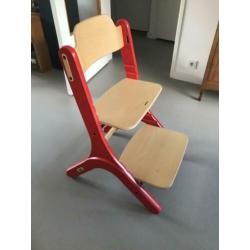 Dapper stoel meegroeistoel zoiets als een tripp trapp stokke