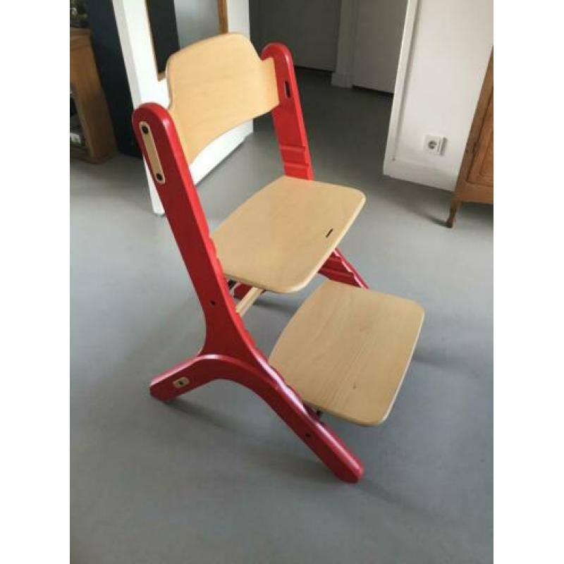 Dapper stoel meegroeistoel zoiets als een tripp trapp stokke