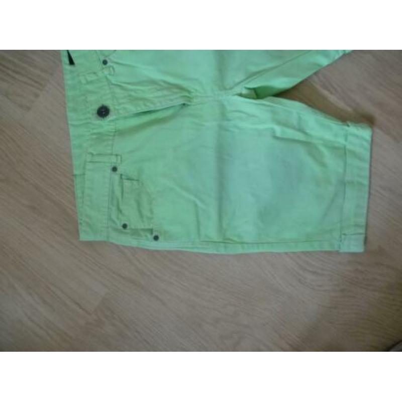 SALE !! OUTFITTERS NATION maat S, groene short/katoenen broe