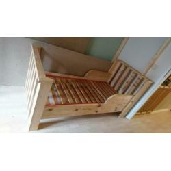 kleuterbed van steigerhout 160x70