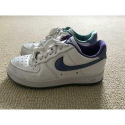 Nike Air Force wit met blauw/paars