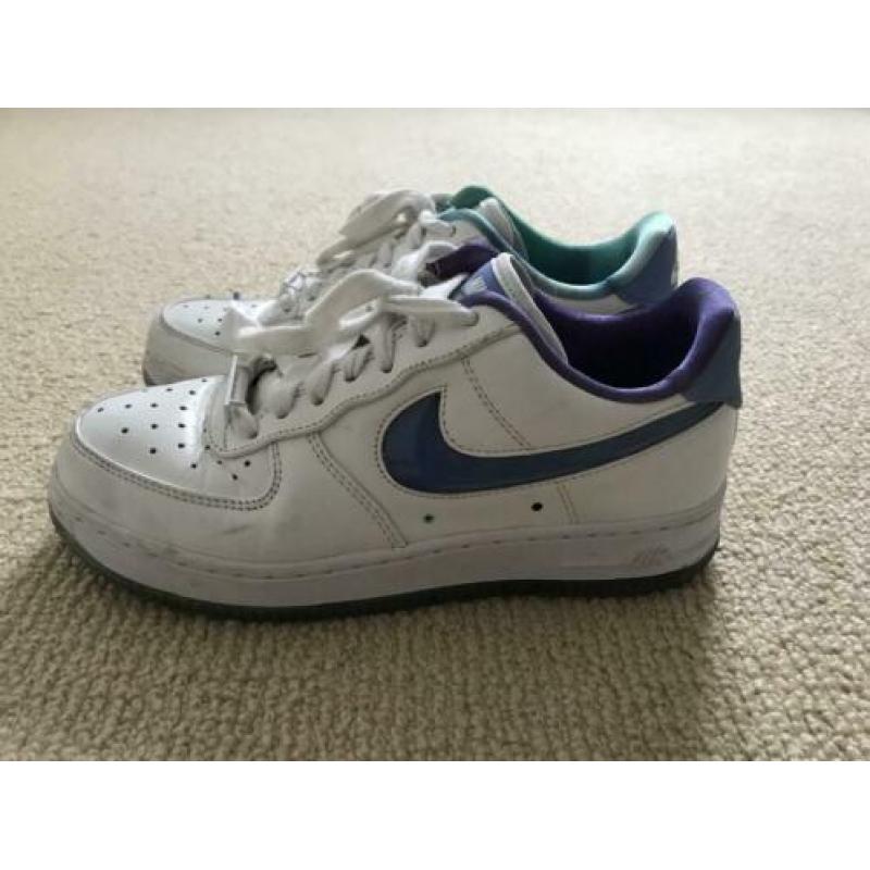 Nike Air Force wit met blauw/paars