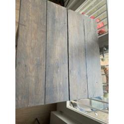 Tafel van steigerhout met greywash coating.