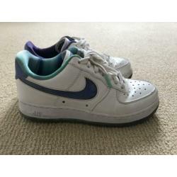 Nike Air Force wit met blauw/paars