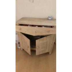 Peuterbed en commode hout handgemaakt