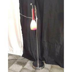 60 - 70 chromen vloerlamp met prachtige glazen kelk rood/wit