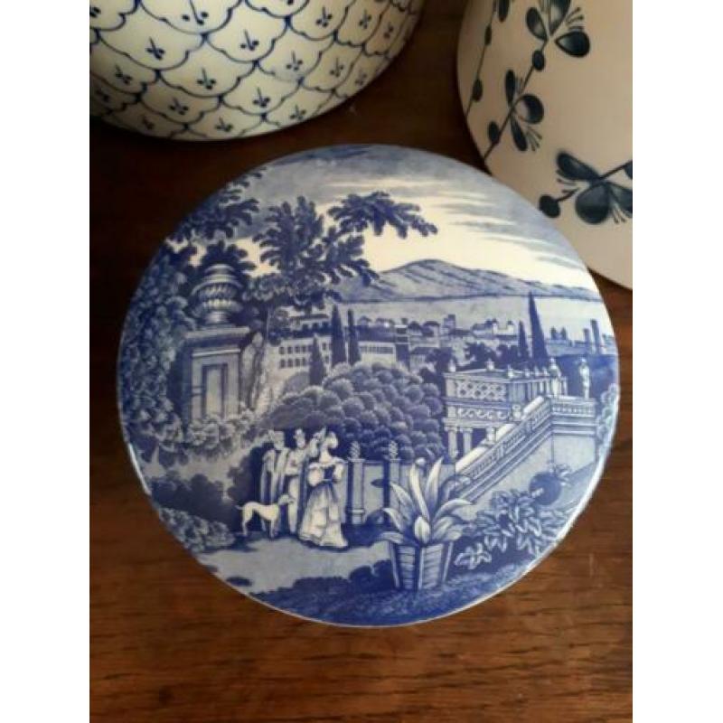 Blauw-witte dekseldoos van Spode Blue room collection