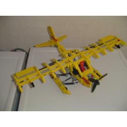 lego technic Set 8855-1: Prop Plane de set is met boekje b