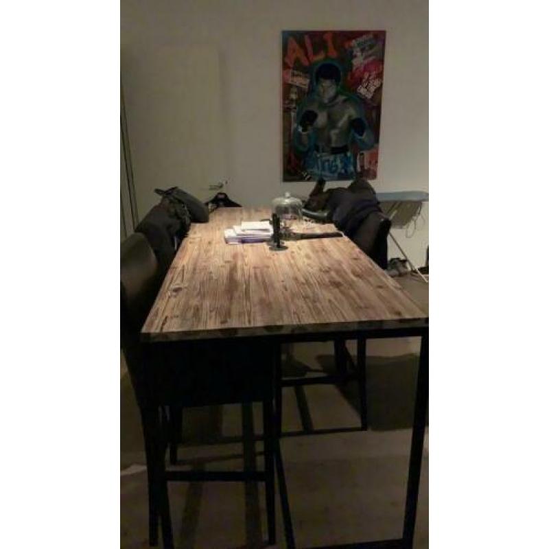 Salon tafel eventueel eettafel hoog ook erbij