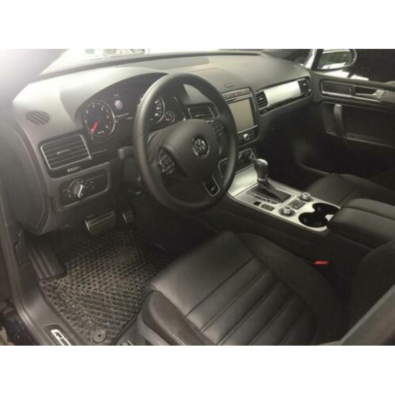 Volkswagen Touareg 3.0 V6 TDI 262pk R Line 2015 Zwart