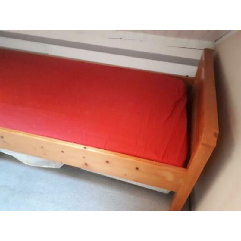 Houtenbed