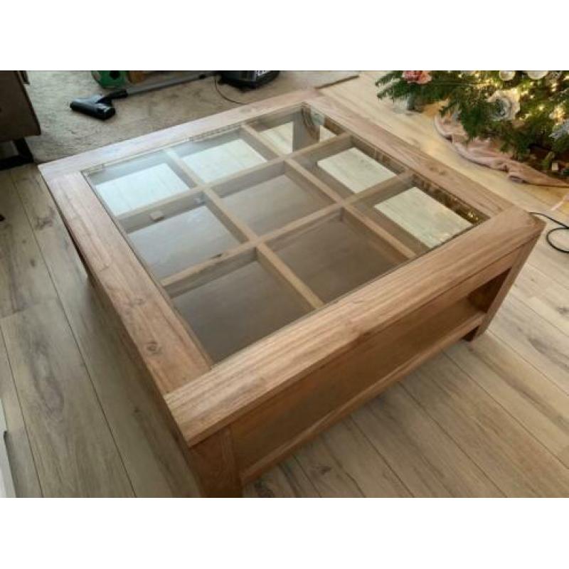 Teakhouten salontafel met inleg van glas