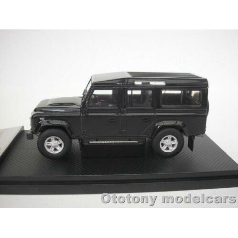 Land Rover Defender 110 2014 Zwart 1/43 Almost Real