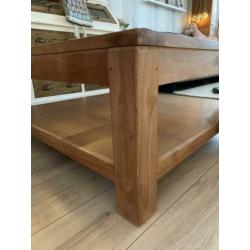 Teakhouten salontafel met inleg van glas