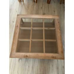 Teakhouten salontafel met inleg van glas