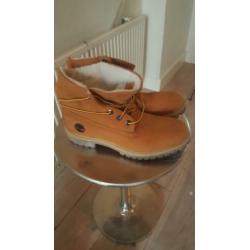 Timberland maat 43. Kleur beige