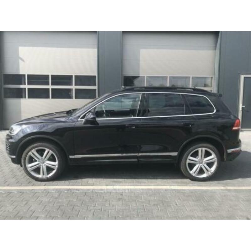 Volkswagen Touareg 3.0 V6 TDI 262pk R Line 2015 Zwart