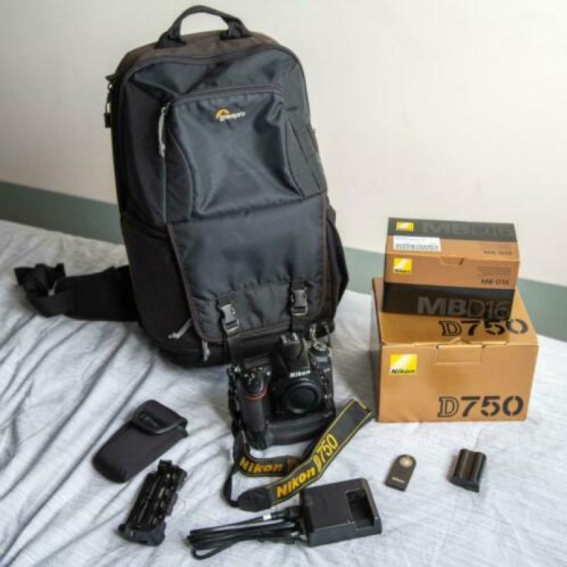 Nikon D750 + MB-D16 + LowePro tas