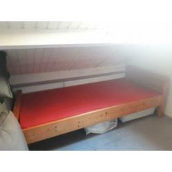 Houtenbed