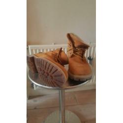 Timberland maat 43. Kleur beige