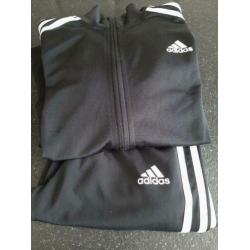 Adidas trainingspak maat 152