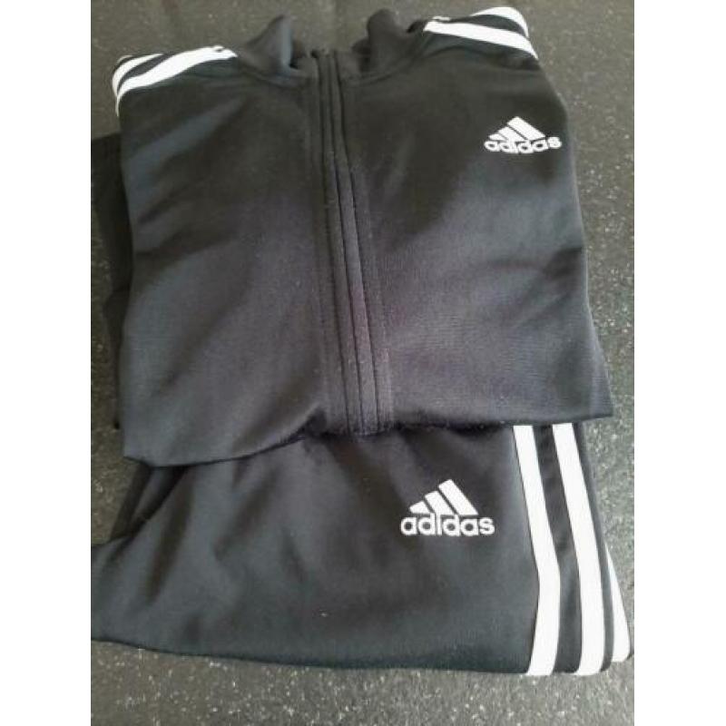 Adidas trainingspak maat 152