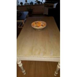 zeer mooie eettafel afm 135 x76 x79