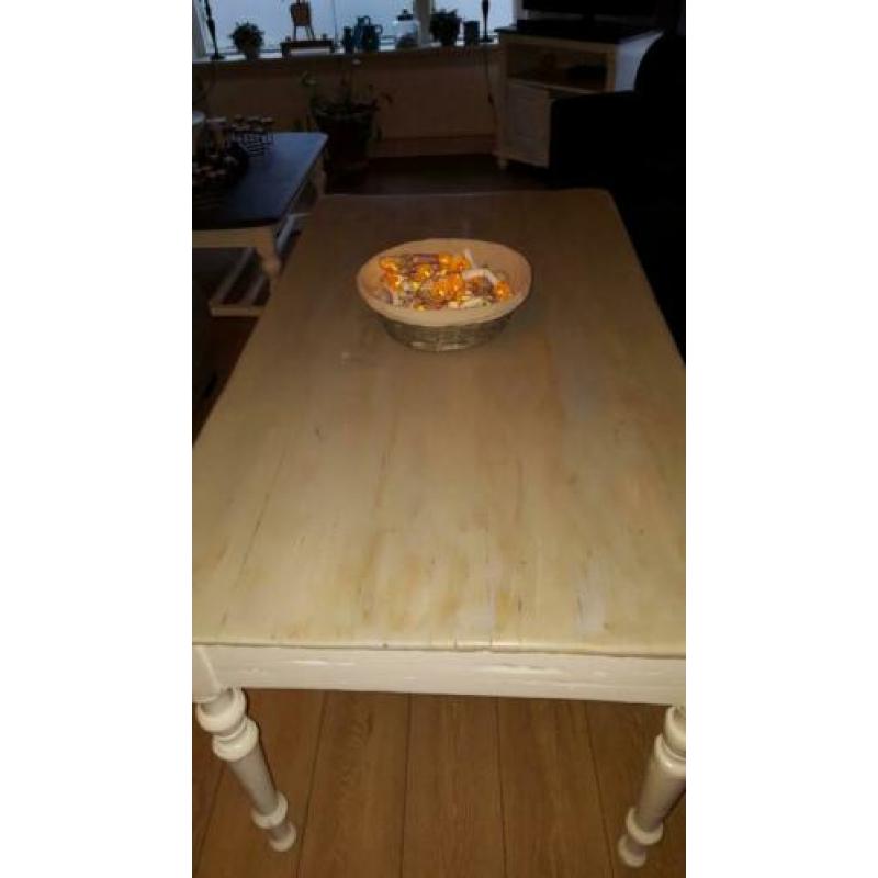 zeer mooie eettafel afm 135 x76 x79