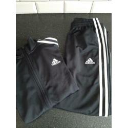 Adidas trainingspak maat 152