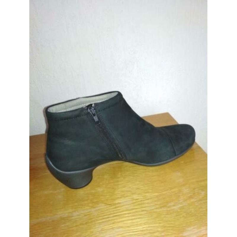 ECCO Nubuck leren booties. Nieuwstaat met doos. Maat 41.