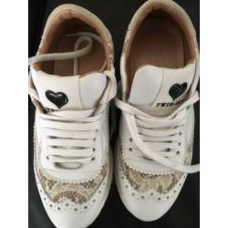 Prachtige Twinset, Simons Barbieri, witte sneakers maat 36