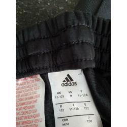 Adidas trainingspak maat 152