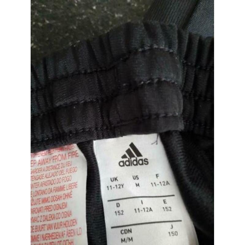 Adidas trainingspak maat 152