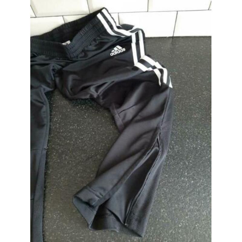 Adidas trainingspak maat 152