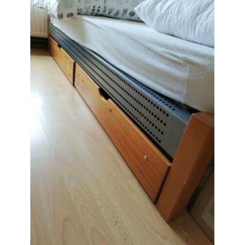 Tweepersoonsbed 140x200 plus lattenbodem en 2 laden