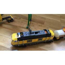 Lego trein met station, nrs. 7939 en 7937. Met bouwboekjes.