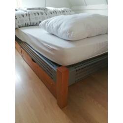 Tweepersoonsbed 140x200 plus lattenbodem en 2 laden