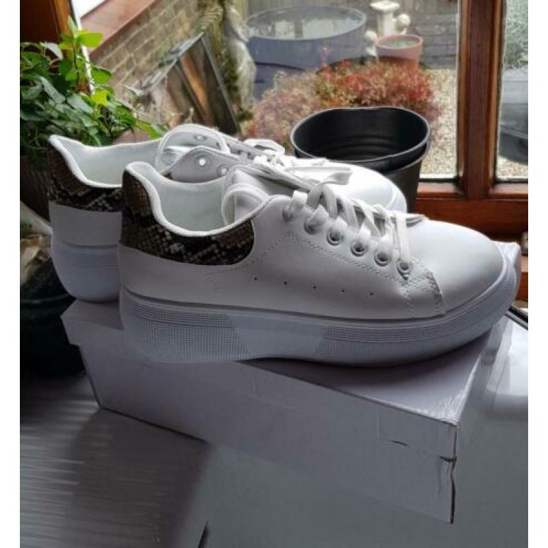 Sneakers NIEUW Wit mt 40 valt als 39