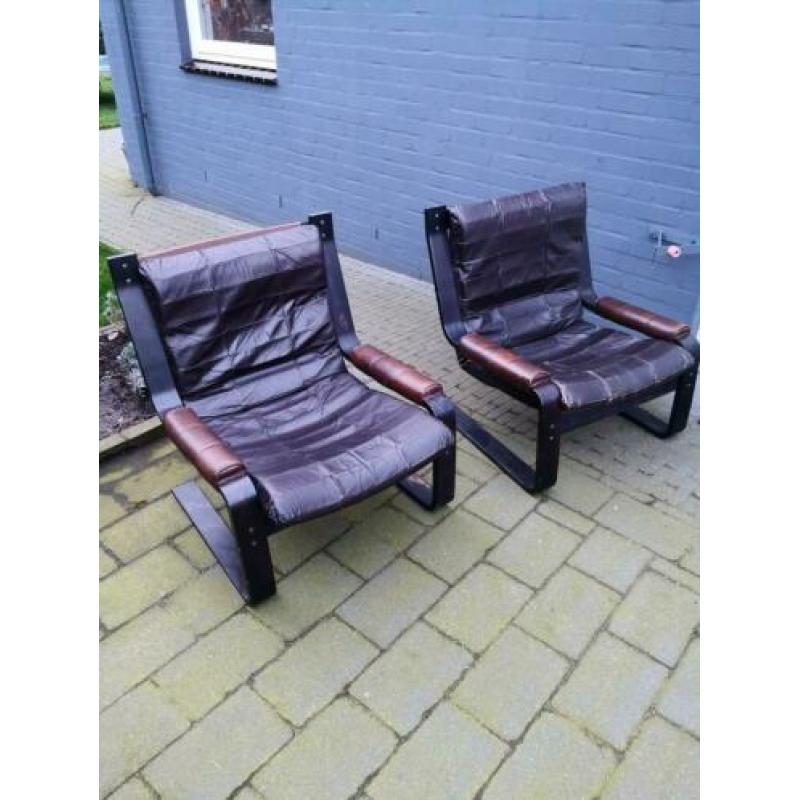 2 vintage scandinavische lederen fauteuils