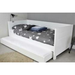 Supermooi bed/bedbank+ logeerbed incl lattenbodems -wit