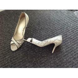 Nieuw Charles & Keith pumps maat 36 slangenprint