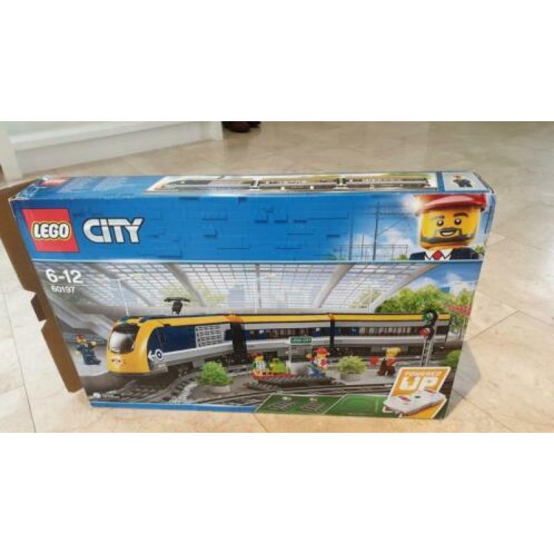 Dubbele Lego City passagierstrein 60197