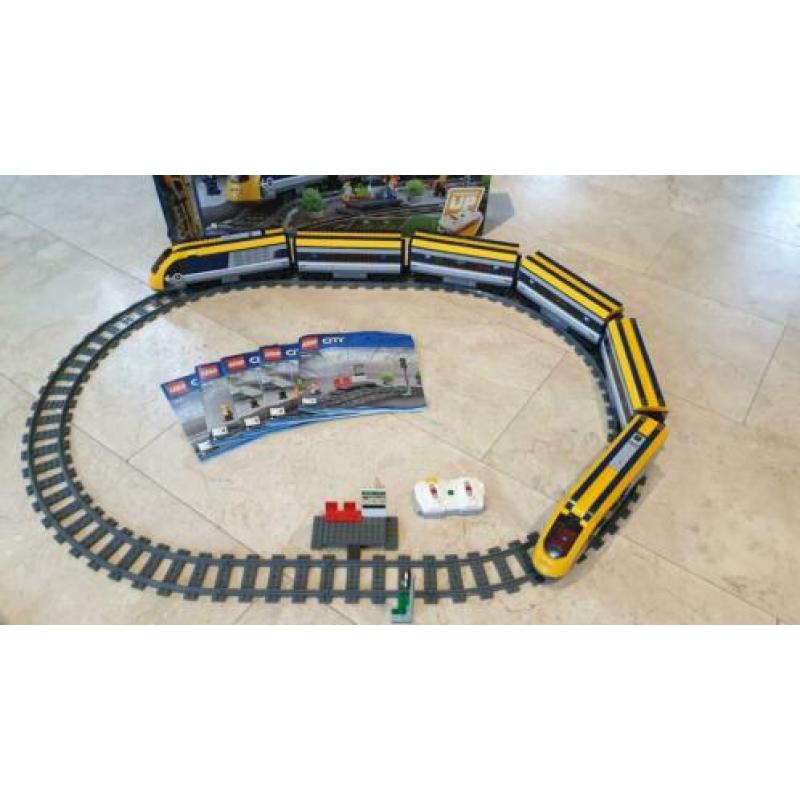 Dubbele Lego City passagierstrein 60197