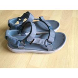 Teva lichtblauwe sandalen mt 37 izgs