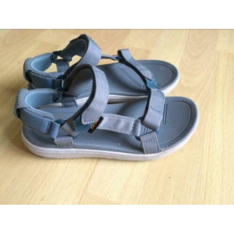 Teva lichtblauwe sandalen mt 37 izgs