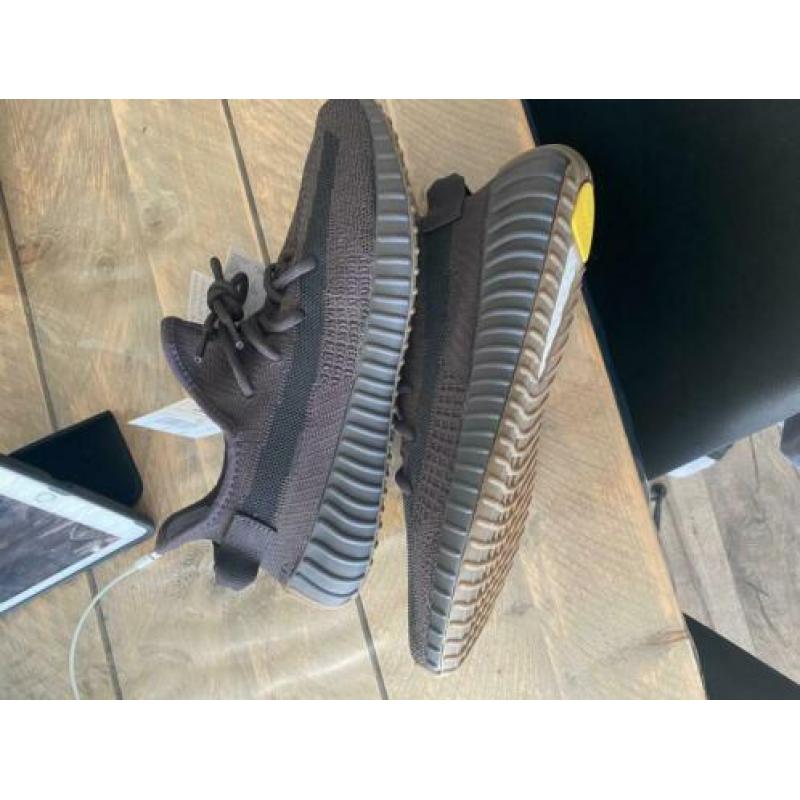 Yeezy Boost 350 V2 Cinder 42 2/3 - US 9