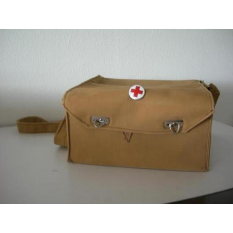 VINTAGE 1956 / RODE KRUIS E.H.B.O TAS met ORIGINELE INHOUD