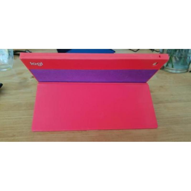 Logi case voor iPad air ..... 9.7 .... rood/paars ..