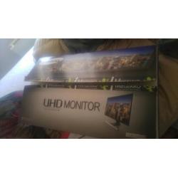 4K 28" monitor for sale | Original box inc! w/ bon