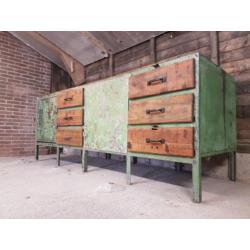 Oude werkbank balie dressoir